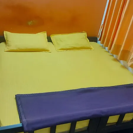 The Coloursinn Home Stays Chennai Room photo